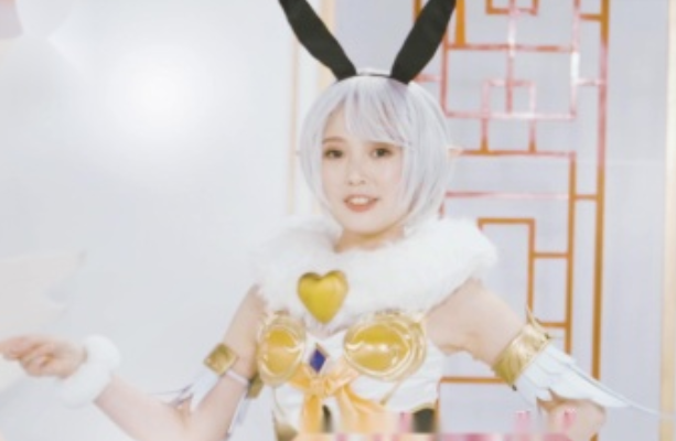 颜值担任的光芒圣灵噜噜短裙白丝袜小皮鞋外形甜美心爱